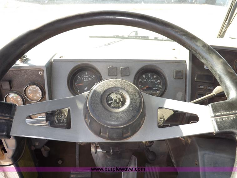 image for item I8450 1997 Mack RD688S semi truck