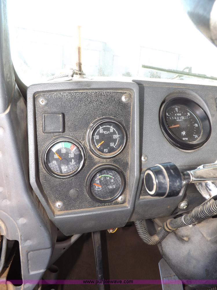 image for item I8450 1997 Mack RD688S semi truck