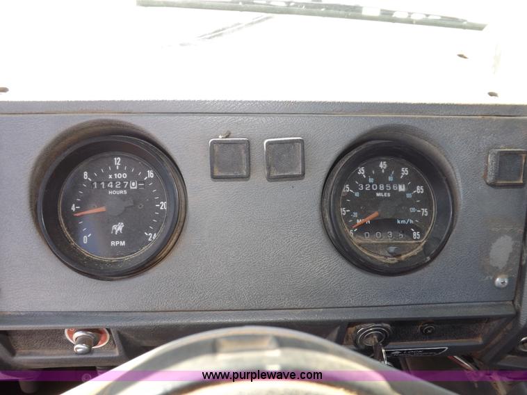 image for item I8450 1997 Mack RD688S semi truck