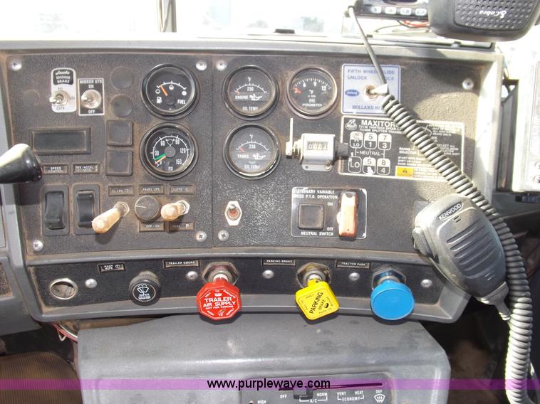 image for item I8450 1997 Mack RD688S semi truck