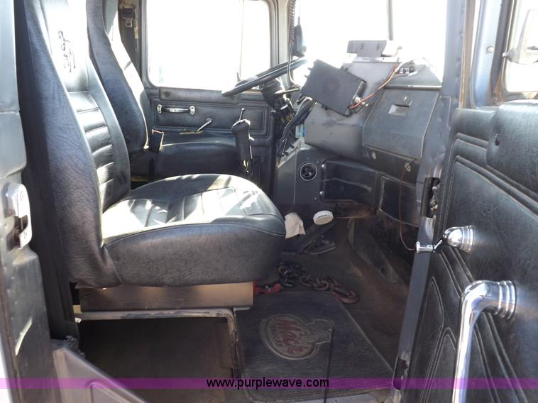 image for item I8450 1997 Mack RD688S semi truck