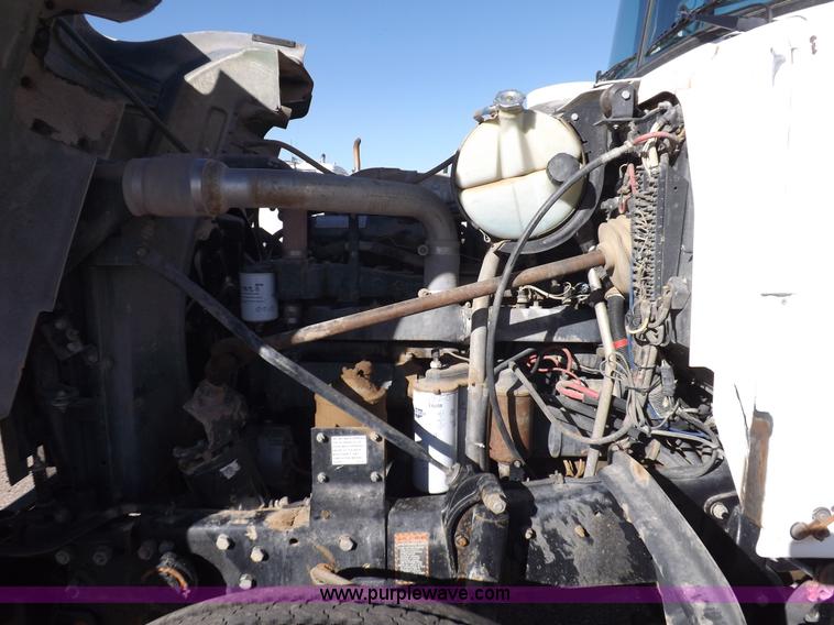 image for item I8450 1997 Mack RD688S semi truck