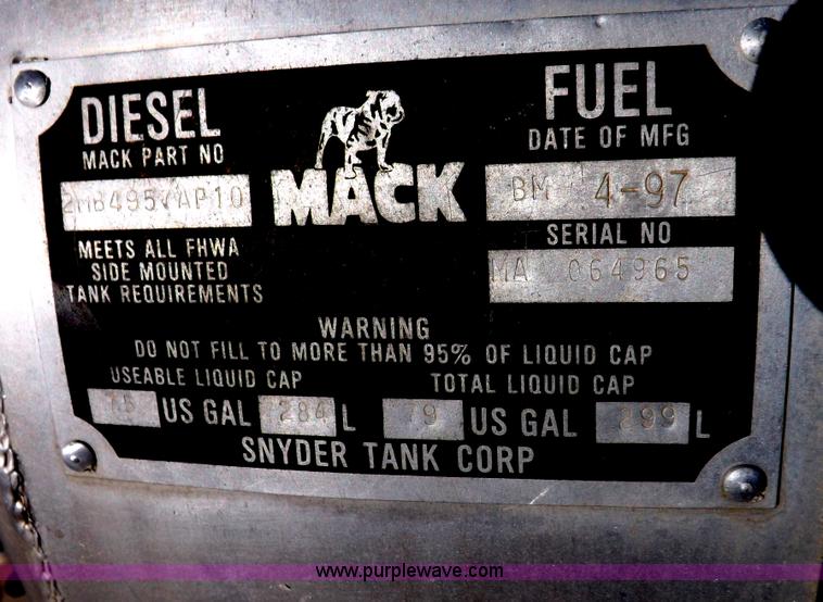 image for item I8450 1997 Mack RD688S semi truck