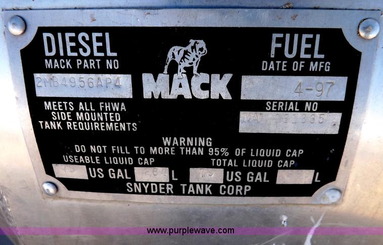 image for item I8450 1997 Mack RD688S semi truck