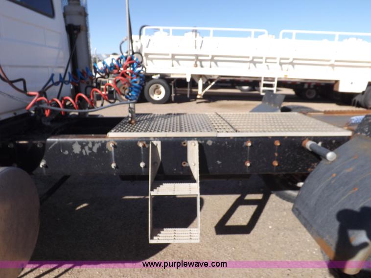 image for item I8450 1997 Mack RD688S semi truck