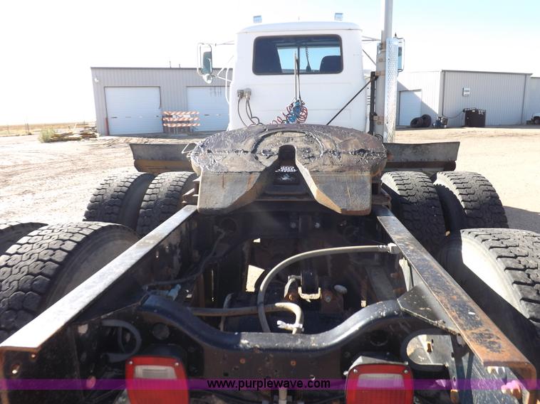 image for item I8450 1997 Mack RD688S semi truck