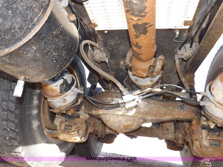 image for item I8450 1997 Mack RD688S semi truck