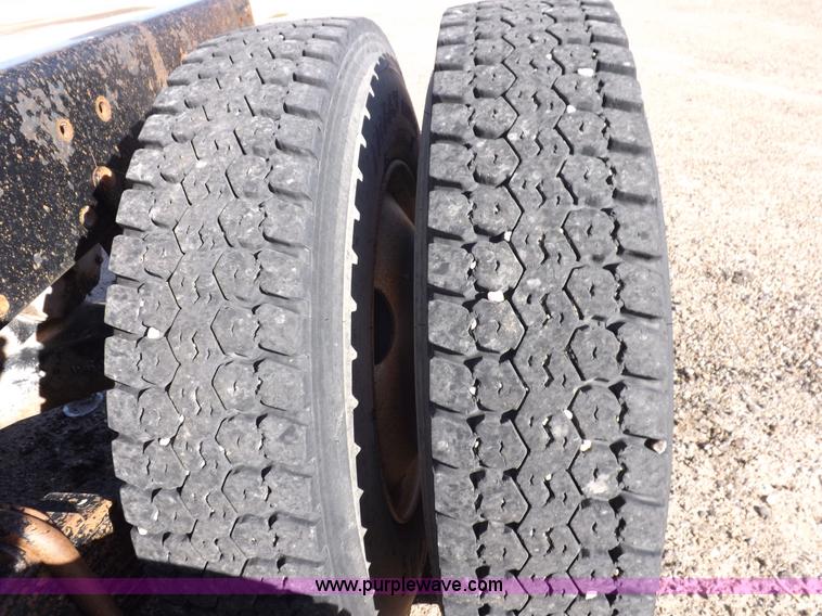 image for item I8450 1997 Mack RD688S semi truck