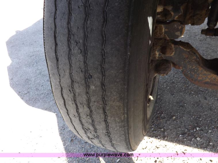 image for item I8450 1997 Mack RD688S semi truck