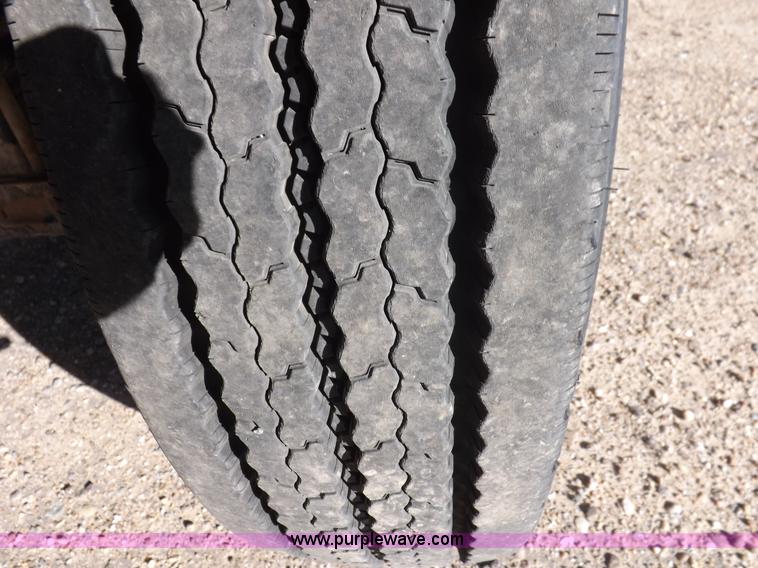 image for item I8450 1997 Mack RD688S semi truck