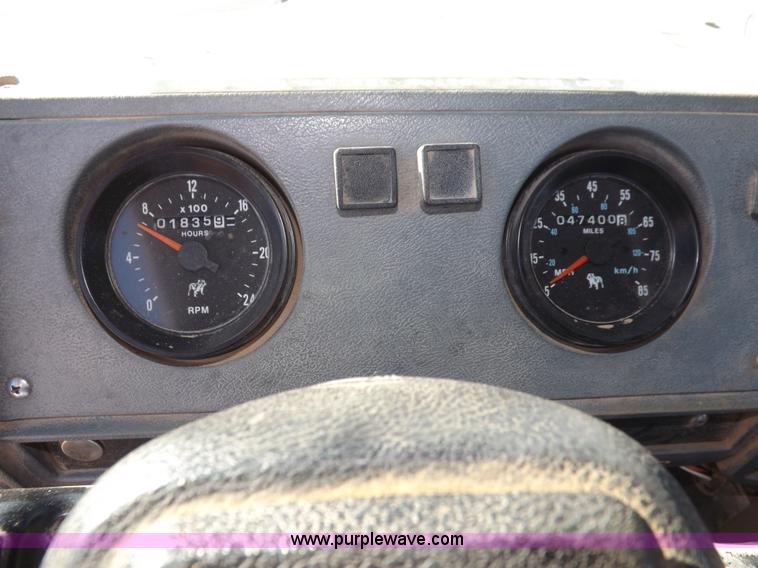 image for item I8451 1992 Mack RD688S semi truck