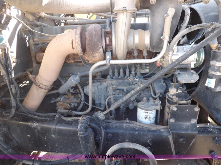 image for item I8451 1992 Mack RD688S semi truck