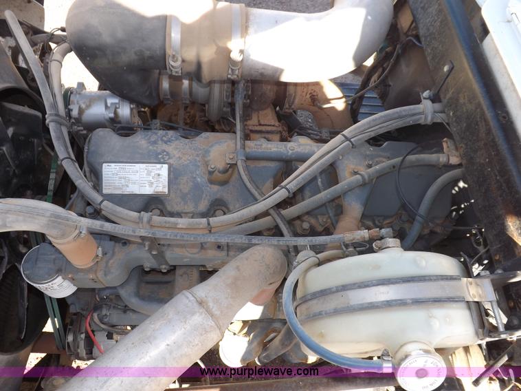 image for item I8451 1992 Mack RD688S semi truck