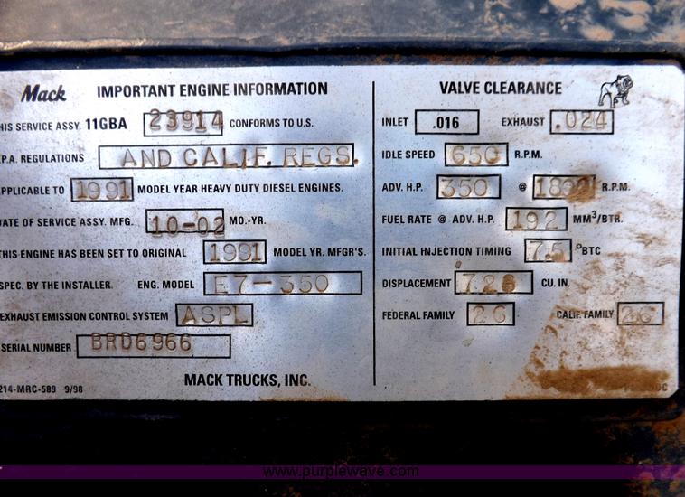 image for item I8451 1992 Mack RD688S semi truck