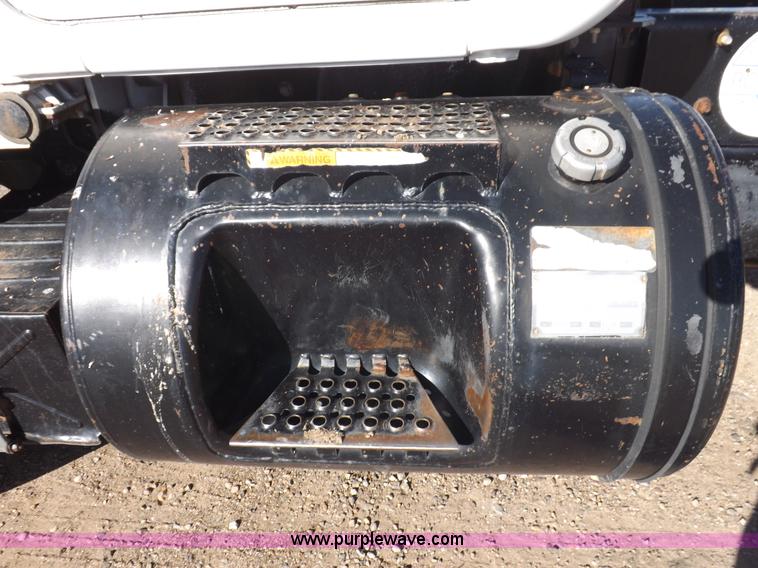 image for item I8451 1992 Mack RD688S semi truck