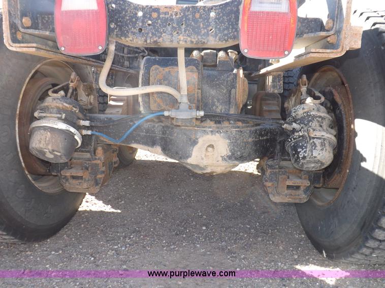 image for item I8451 1992 Mack RD688S semi truck