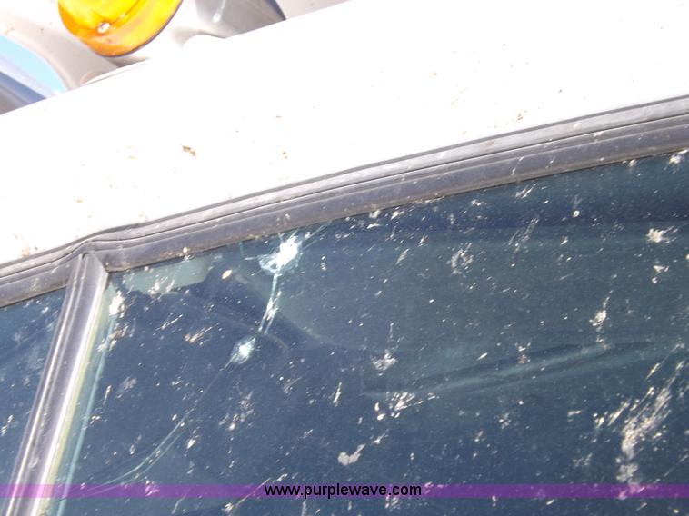 image for item I8451 1992 Mack RD688S semi truck