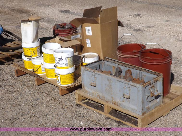 image for item I8454 Assorted carbide replacement cutter bits