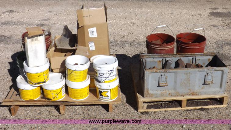 image for item I8454 Assorted carbide replacement cutter bits