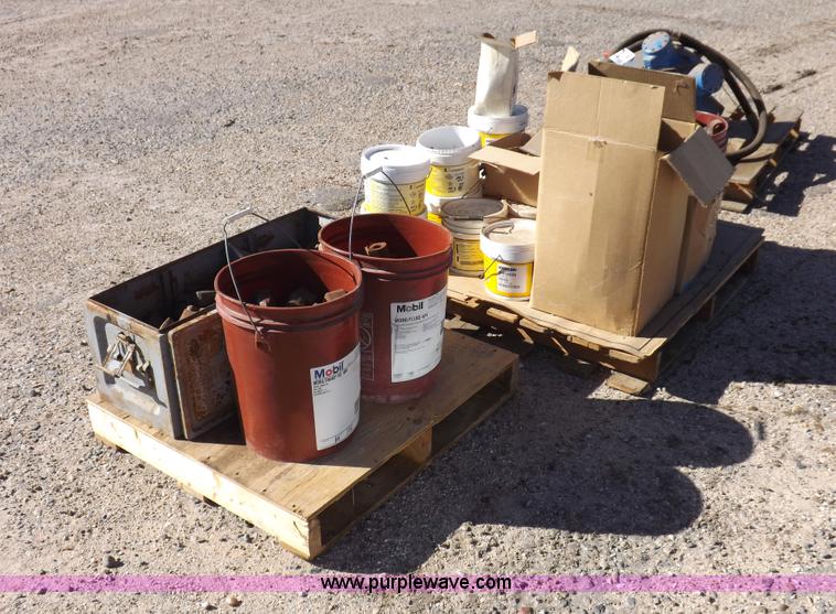 image for item I8454 Assorted carbide replacement cutter bits