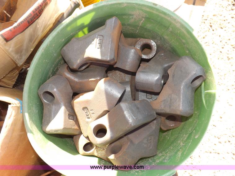 image for item I8454 Assorted carbide replacement cutter bits