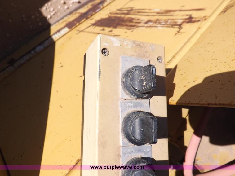 image for item I8459 HTC, Inc. 20P23D shoulder paving machine