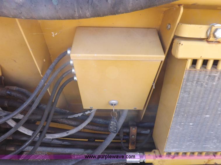 image for item I8459 HTC, Inc. 20P23D shoulder paving machine