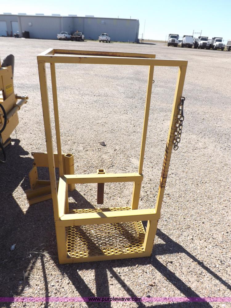 image for item I8459 HTC, Inc. 20P23D shoulder paving machine