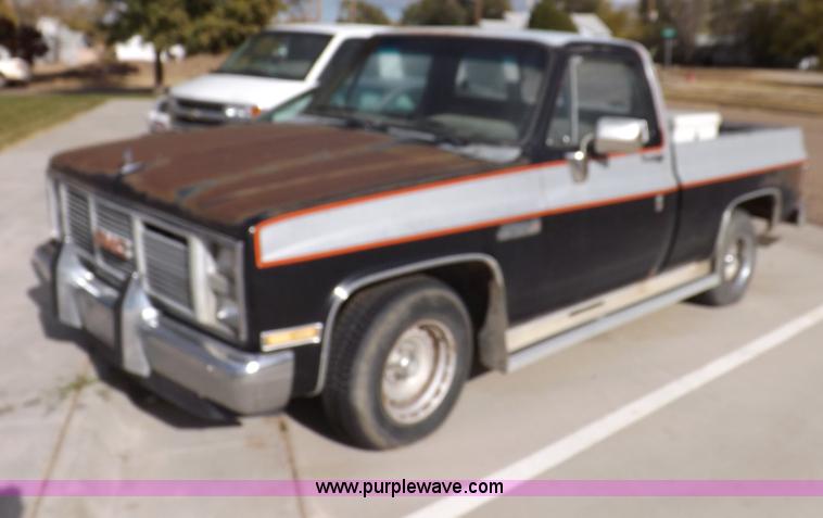 image for item I8488 1985 GMC Sierra Classic 1500 pickup truck