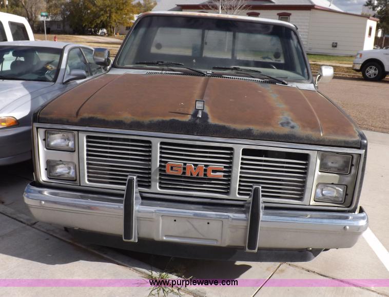 image for item I8488 1985 GMC Sierra Classic 1500 pickup truck