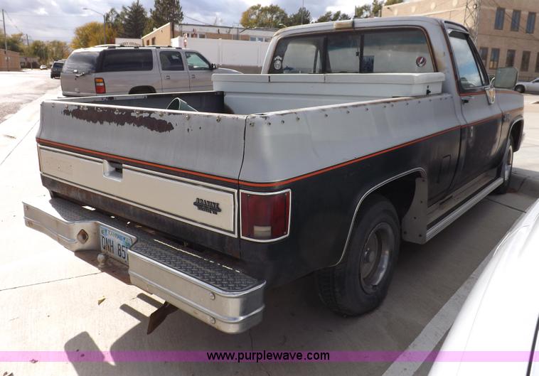 image for item I8488 1985 GMC Sierra Classic 1500 pickup truck