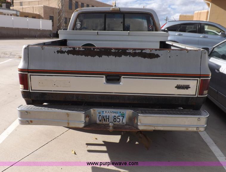 image for item I8488 1985 GMC Sierra Classic 1500 pickup truck