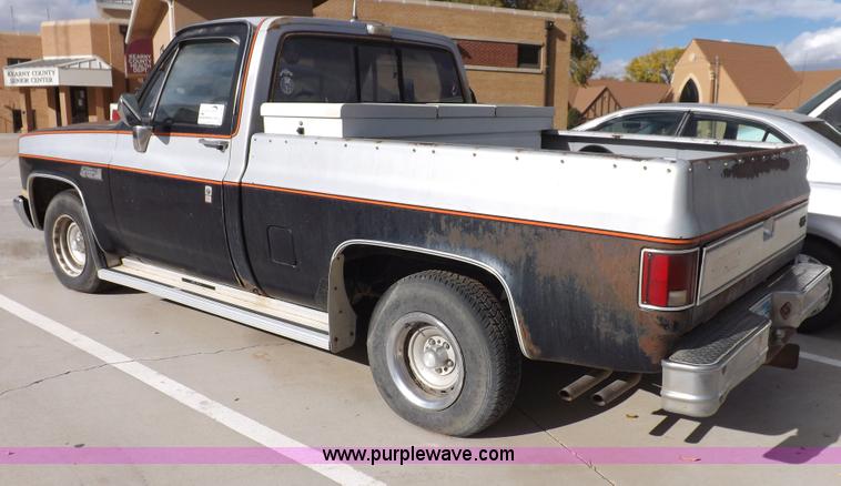 image for item I8488 1985 GMC Sierra Classic 1500 pickup truck