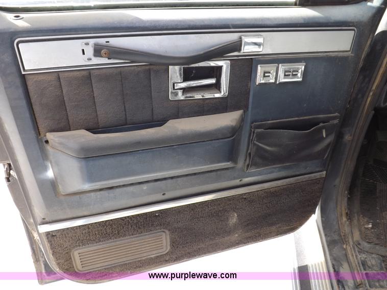 image for item I8488 1985 GMC Sierra Classic 1500 pickup truck