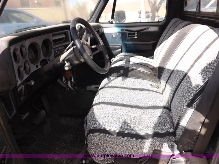 image for item I8488 1985 GMC Sierra Classic 1500 pickup truck