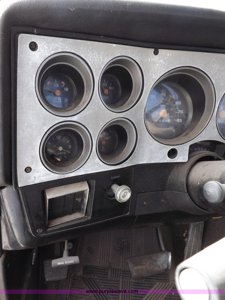 image for item I8488 1985 GMC Sierra Classic 1500 pickup truck