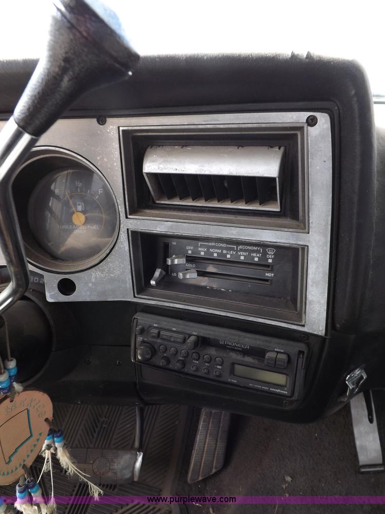 image for item I8488 1985 GMC Sierra Classic 1500 pickup truck