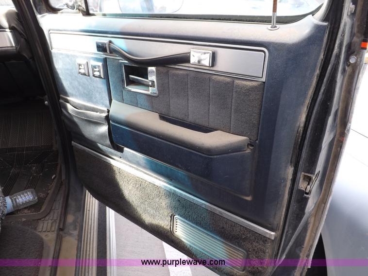 image for item I8488 1985 GMC Sierra Classic 1500 pickup truck