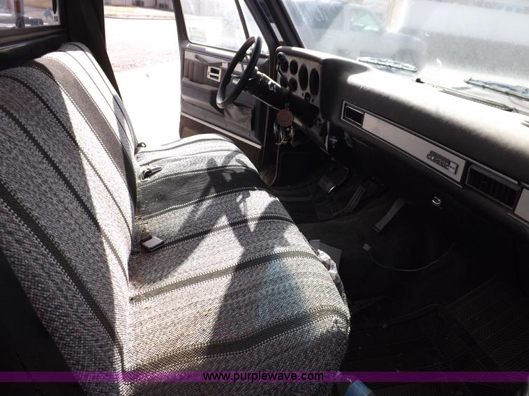 image for item I8488 1985 GMC Sierra Classic 1500 pickup truck