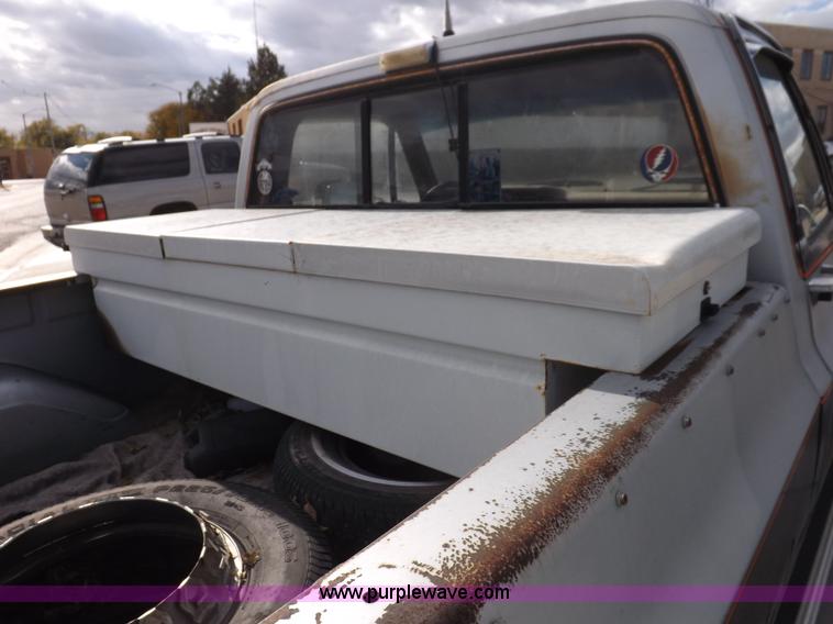 image for item I8488 1985 GMC Sierra Classic 1500 pickup truck