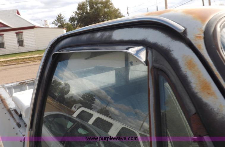 image for item I8488 1985 GMC Sierra Classic 1500 pickup truck