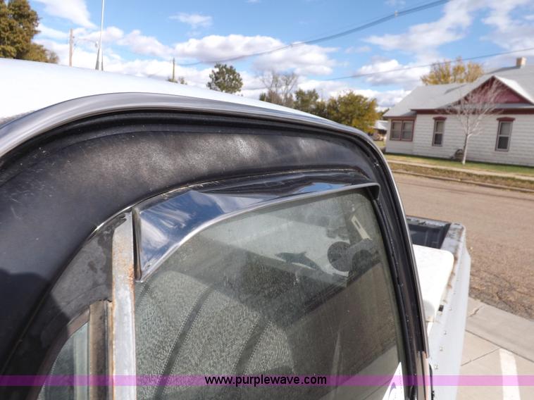 image for item I8488 1985 GMC Sierra Classic 1500 pickup truck