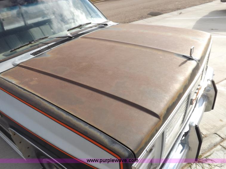 image for item I8488 1985 GMC Sierra Classic 1500 pickup truck