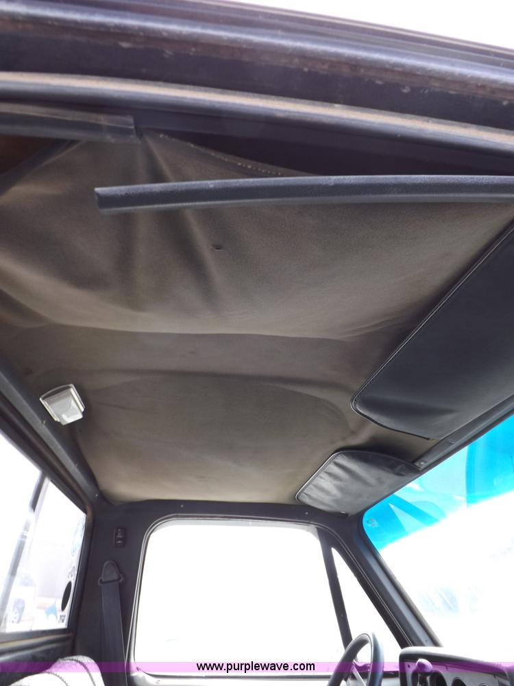 image for item I8488 1985 GMC Sierra Classic 1500 pickup truck