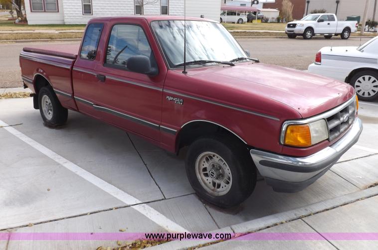 image for item I8489 1993 Ford Ranger XLT SuperCab pickup truck