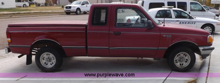 image for item I8489 1993 Ford Ranger XLT SuperCab pickup truck