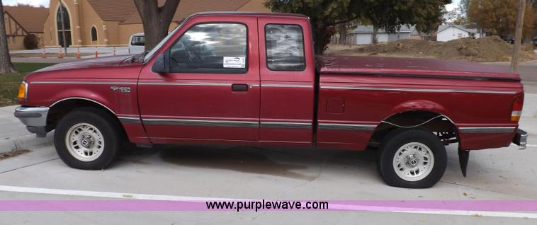 image for item I8489 1993 Ford Ranger XLT SuperCab pickup truck