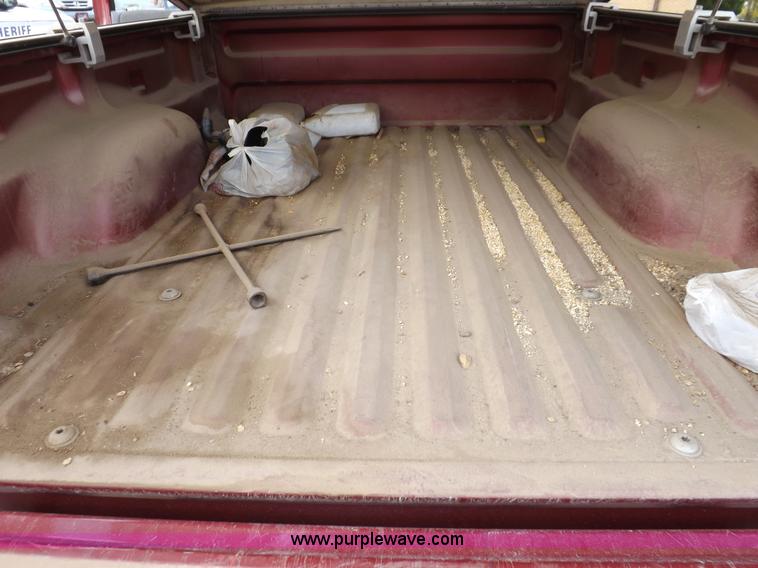 image for item I8489 1993 Ford Ranger XLT SuperCab pickup truck