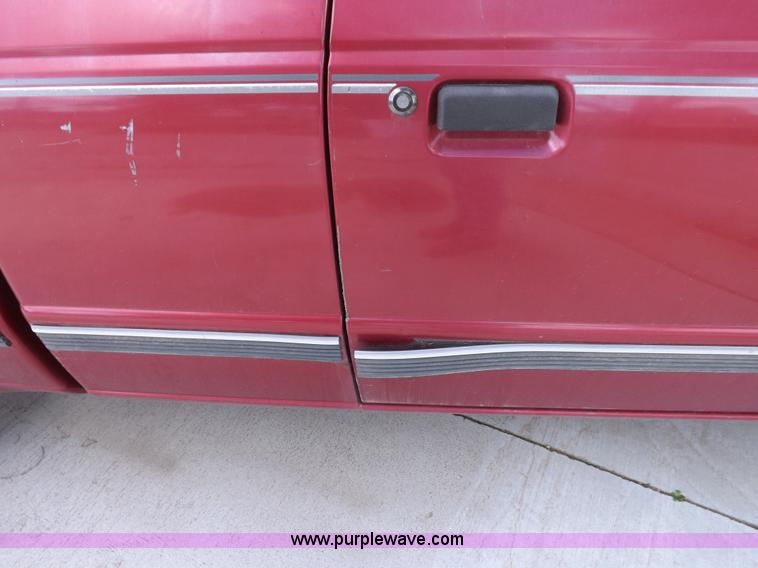 image for item I8489 1993 Ford Ranger XLT SuperCab pickup truck