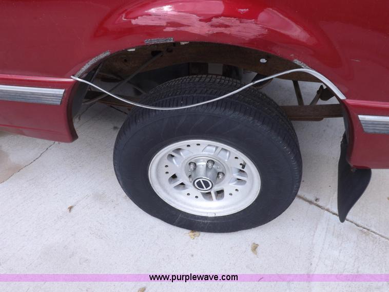 image for item I8489 1993 Ford Ranger XLT SuperCab pickup truck